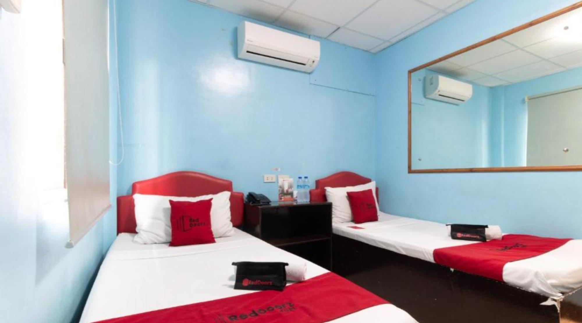 เรดดอร์ซ แอท ปิกัส ซักกาฮัน ตักโลบัน Hotel ตาโคลบัน ภายนอก รูปภาพ